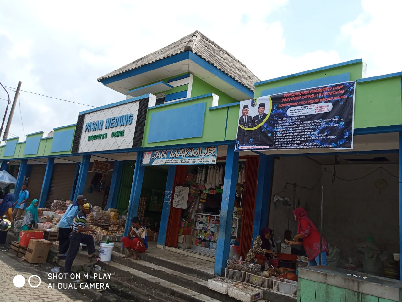 Pemasangan Sanitizer Di UPTD Pasar Wilayah Kabupaten Demak