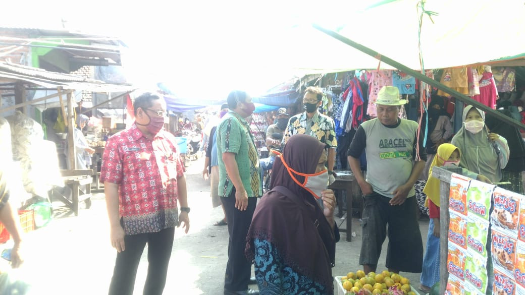 Kadinas Dindagkop Melakukan Survei  Di Pasar Gebang Dalam Kesiapan Satu Pintu Masuk Pasar