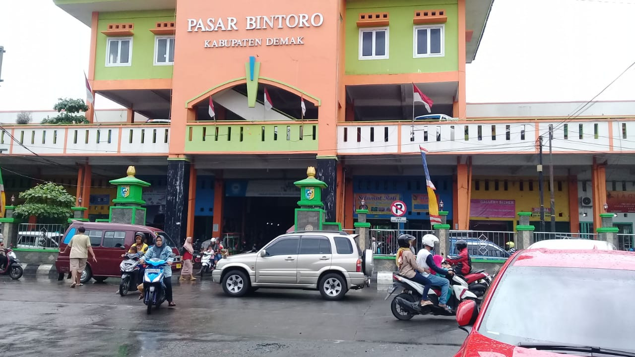 Kerja Bakti Dalam Rangka Hari Peduli Sampah Pegawai Dindagkop Ukm UPTD Pasar Wilayah I