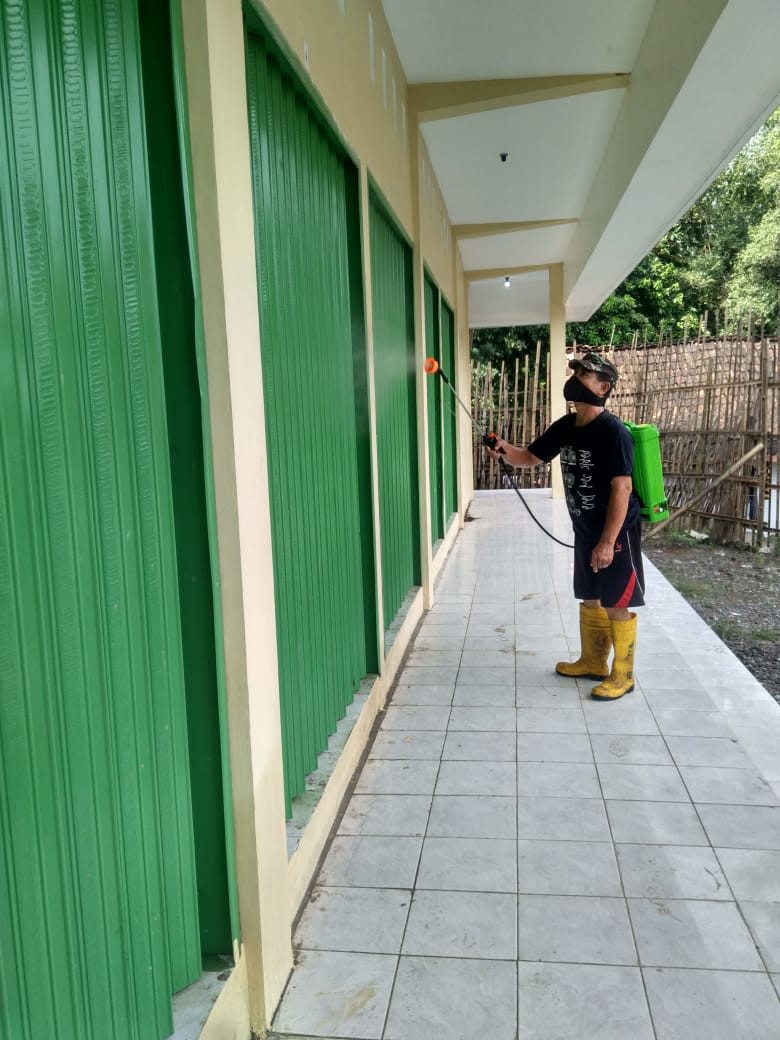 Penyemprotan Disinfektan 19 Di Pasar Gablok  UPTD Pasar Wilayah IV Kabupaten Demak