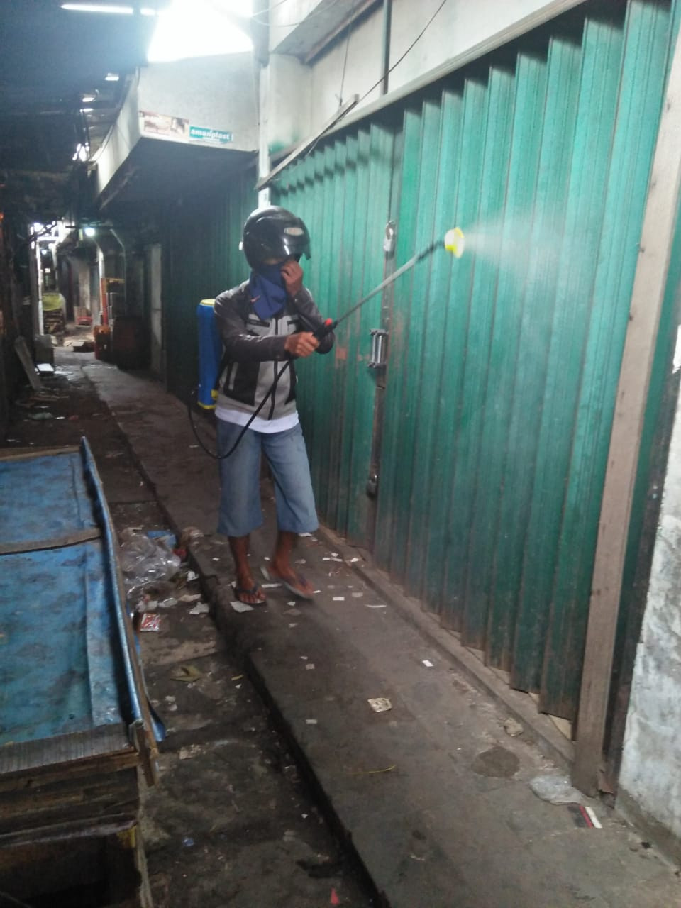 Penyemprotan Disinfektan Di Pasar Brambang  UPTD Pasar Wilayah IV Kabupaten Demak