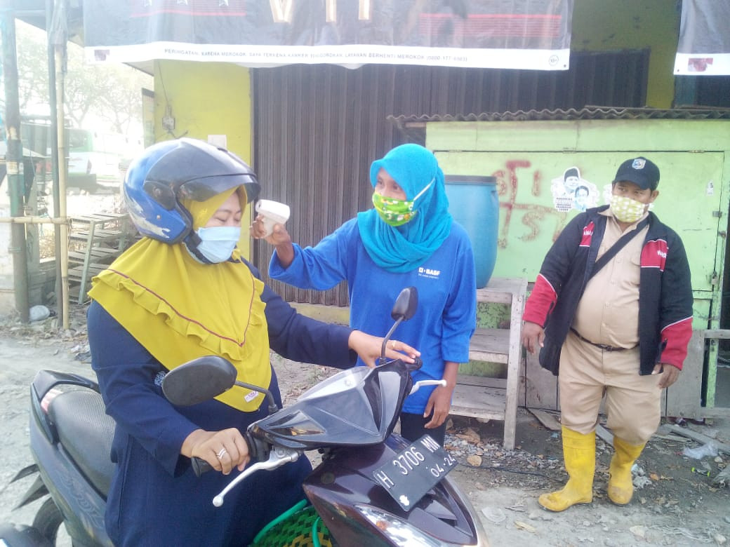 Pengecekan Suhu Tubuh Memasuki Pasar Jebor