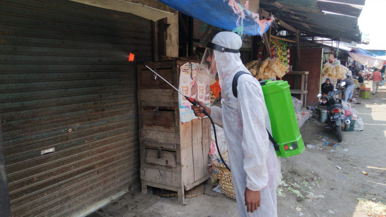 Penyemprotan Disinfektan Di Pasar Sayung Hari Ini Selasa 11 Agustus 2020