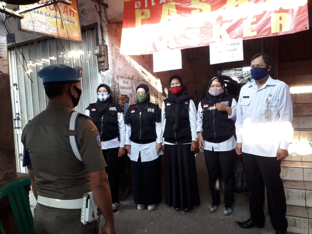 Kegiatan Apel Siang Dan Penjagaan Protokol Kesehatan  Di Pasar Gajah Jumat 11 September 2020