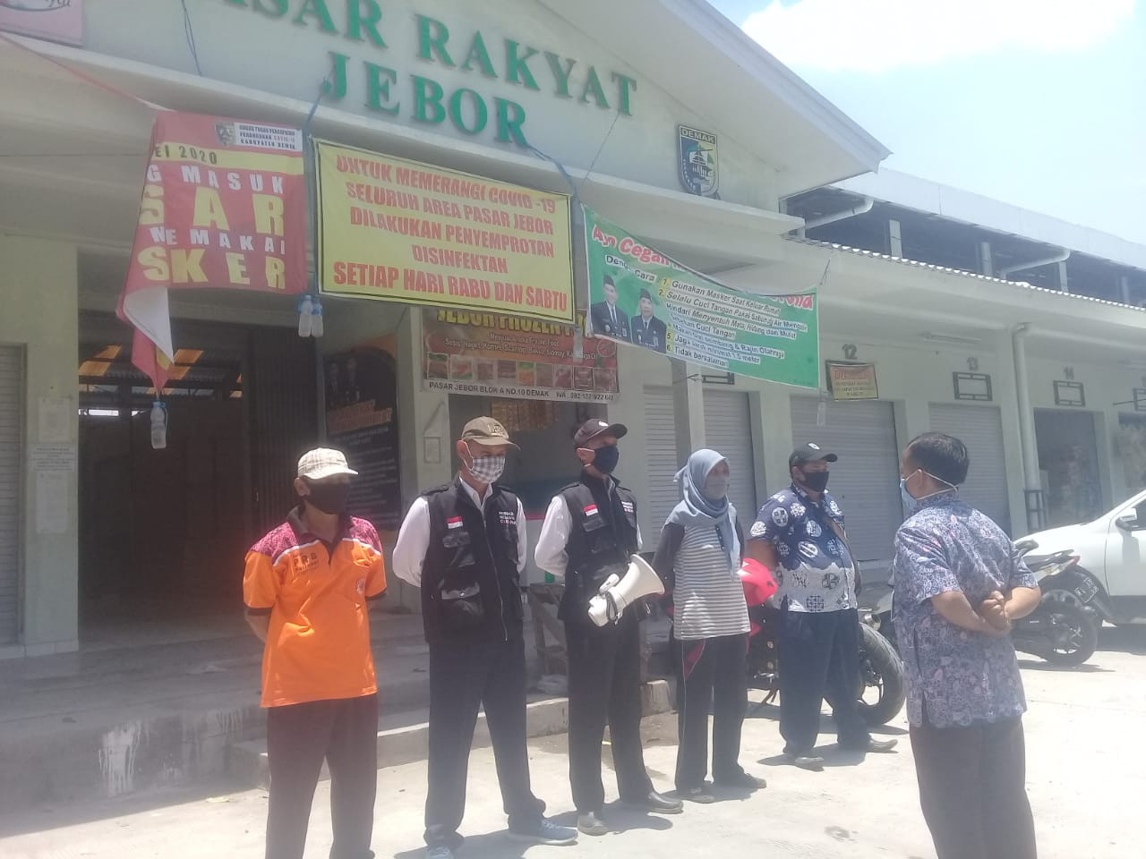 Kegiatan Apel Pagi Dan Penjagaan Protokol Kesehatan  Di Pasar Jebor Rabu 14 Oktober 2020