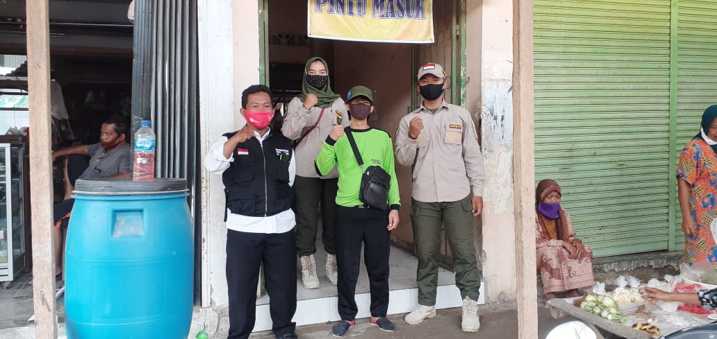 Penjagaan Pasar Dalam Rangka PKM (Pembatasan Kegiatan Masyarakat)   Dan Apel Siang Di Pasar Gablok