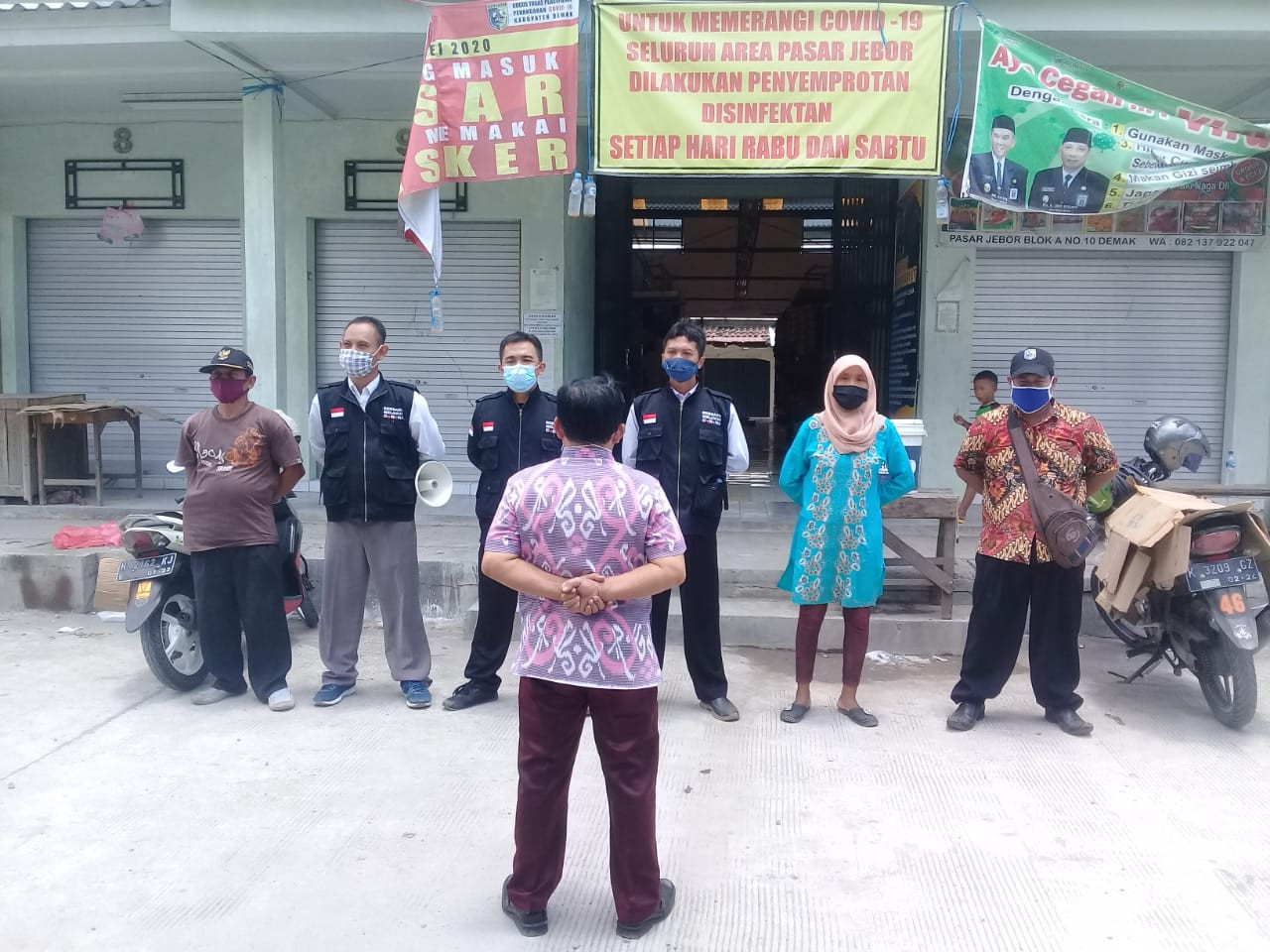 Penjagaan Pasar Dalam Rangka PKM (Pembatasan Kegiatan Masyarakat)   Dan Apel Siang Di Pasar Jebor 