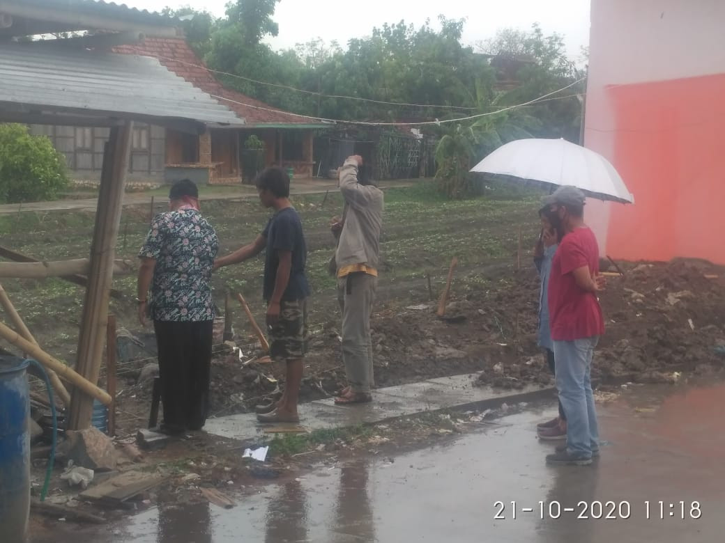 Kasi Ketertiban Dan Kebersihan Dindagkop Melakukan Survei  Di Pasar Wonopolo 