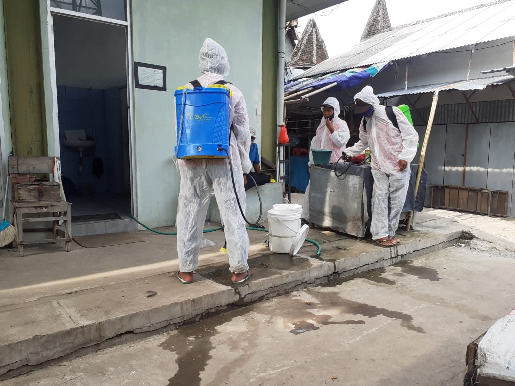 Penyemprotan Disinfektan Di Pasar Jebor  Hari Ini Rabu 16 Desember 2020