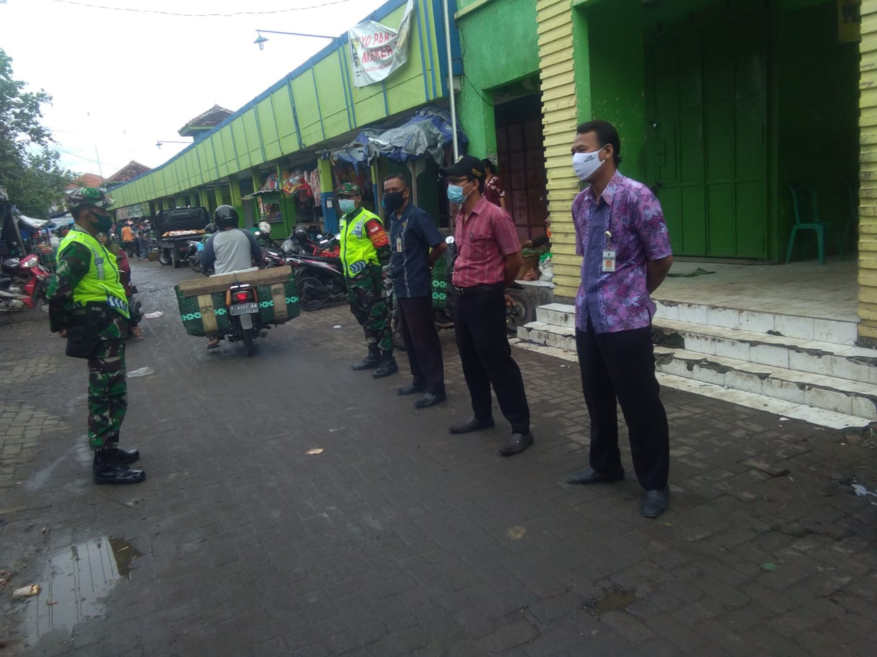 Penjagaan Pasar Kabupaten Demak DI UPTD Paswil II Pasar Buyaran Serta Apel Siang Protokol Kesehatan 