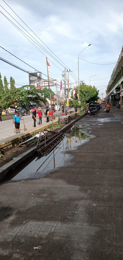 Kerja Bakti Dalam Menyambut HUT Demak Ke – 518 Pada UPTD Pasar Wilayah III Pasar Mranggen