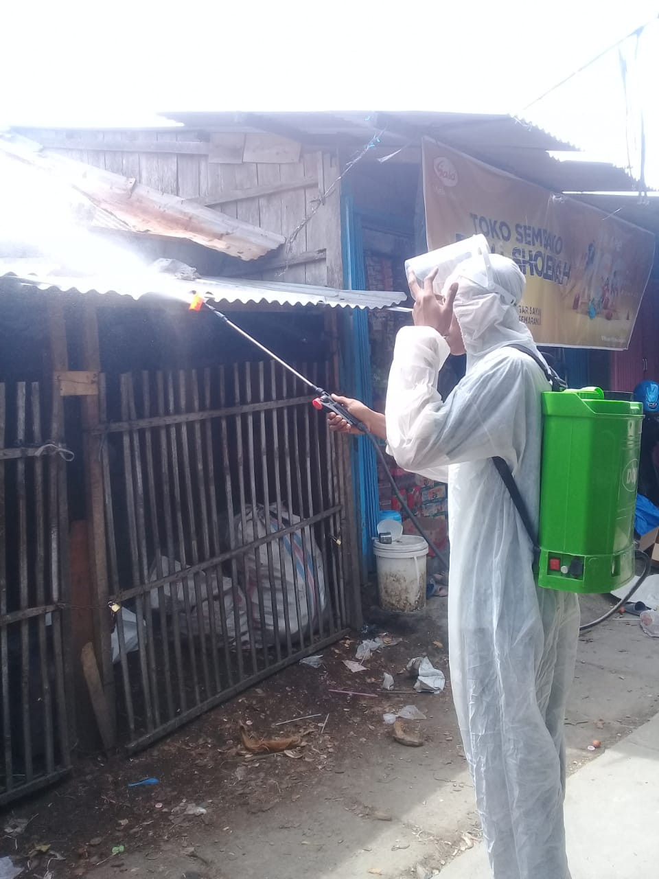 Penyemprotan Disinfektan Di UPTD Paswil II Pasar Sayung  Hari Ini Senin 5 April 2021