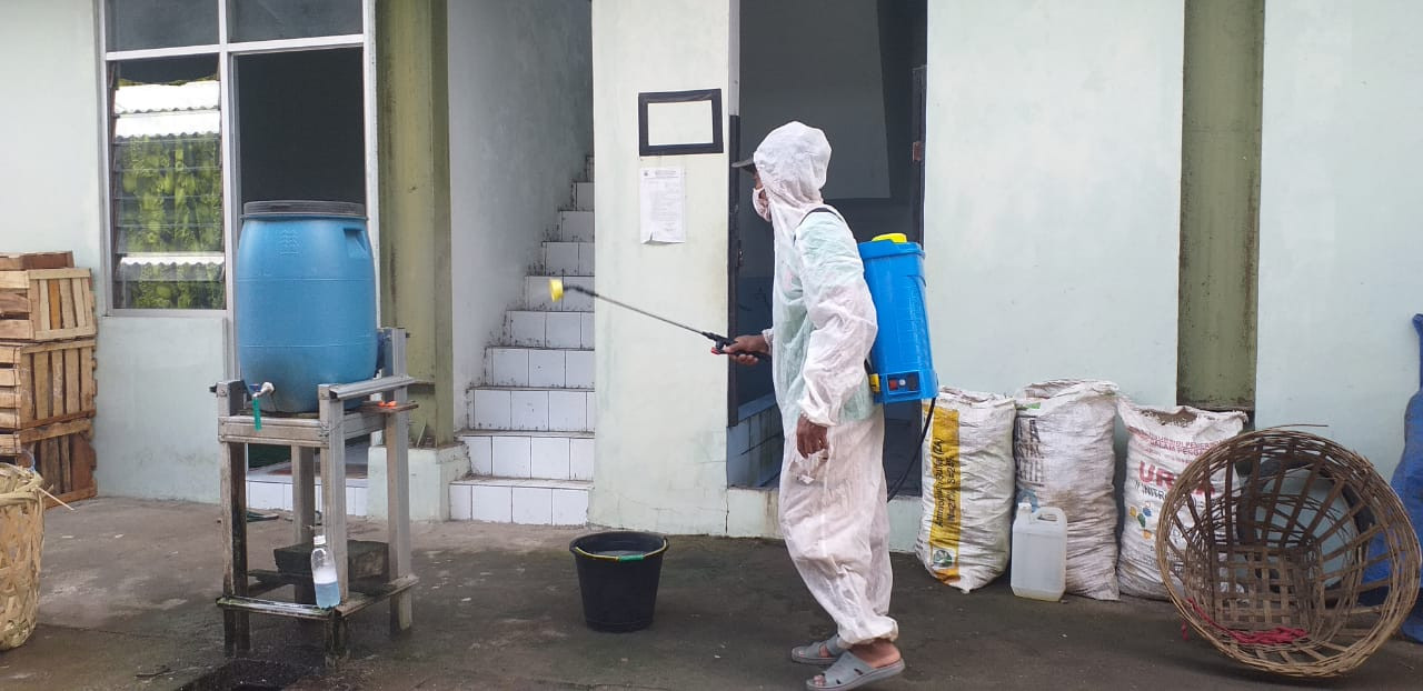 Penyemprotan Desinfektan  Di Pasar Jebor UPTD Pasar Wilayah V Kabupaten Demak