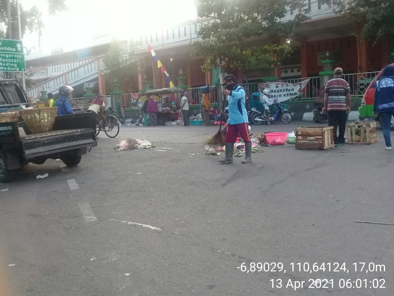 Pemantauan Pedagang Pasar Krempyeng  Depan Pasar Bintoro