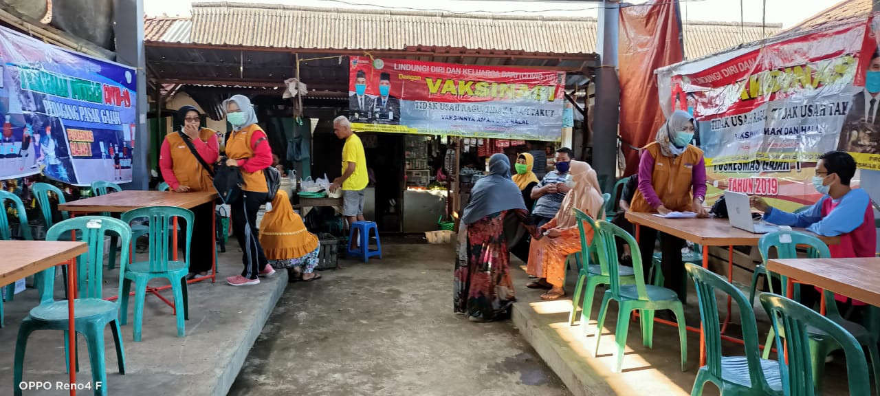 Vaksinasi Pasar Kabupaten Demak Di UPTD Paswil V Pasar Gajah