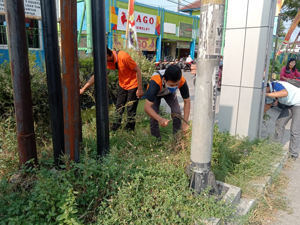 Kerja Bakti Dalam Rangka Smart City Kabupaten Demak Pada UPTD Paswil V Pasar Karanganyar